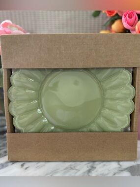 ✨NEW🌸Target Bullseye Playground 2026 Green Flower Shaped Glass Plates🍽️